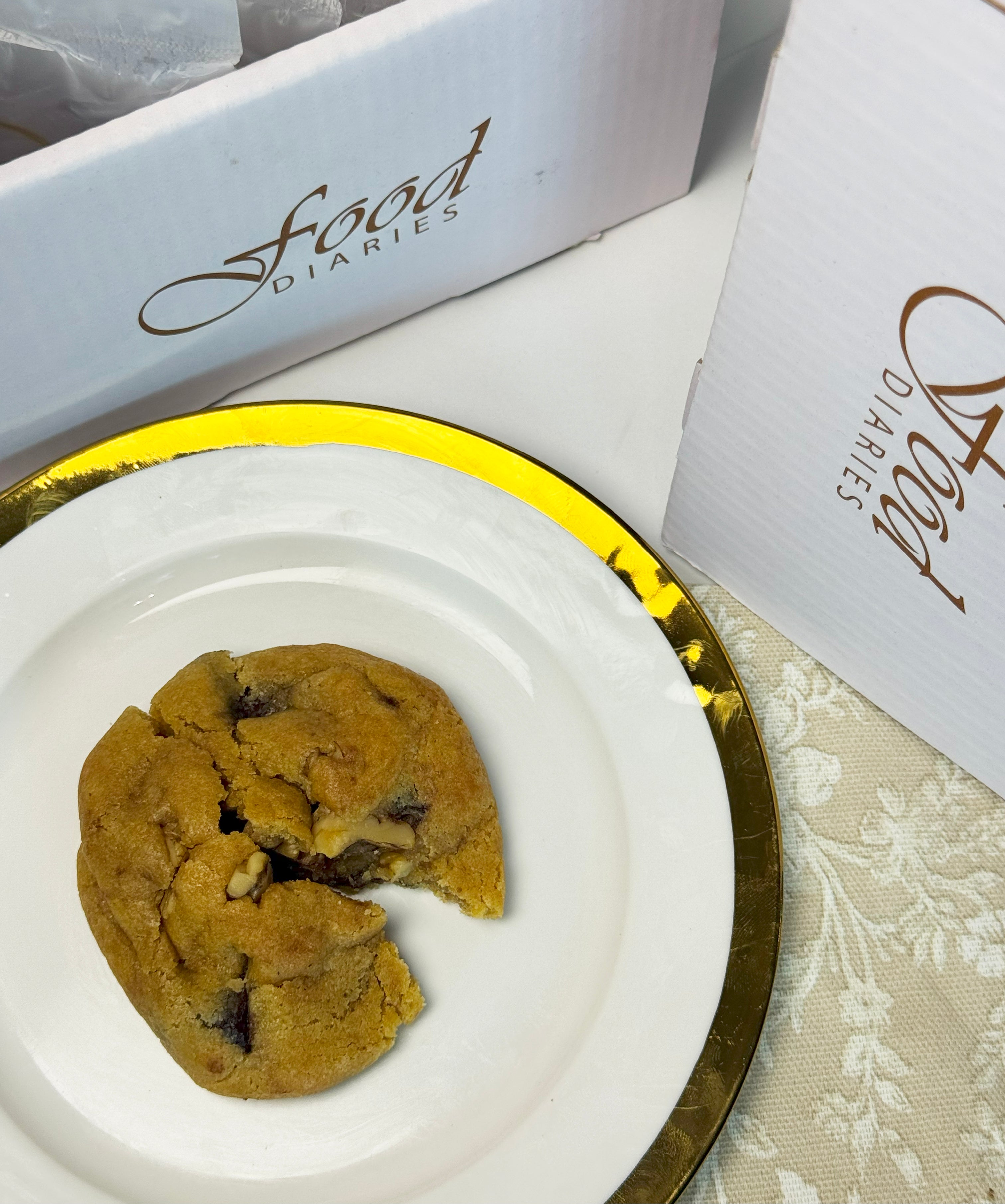 <b> Walnut Chocolate Chunk Cookie </b>